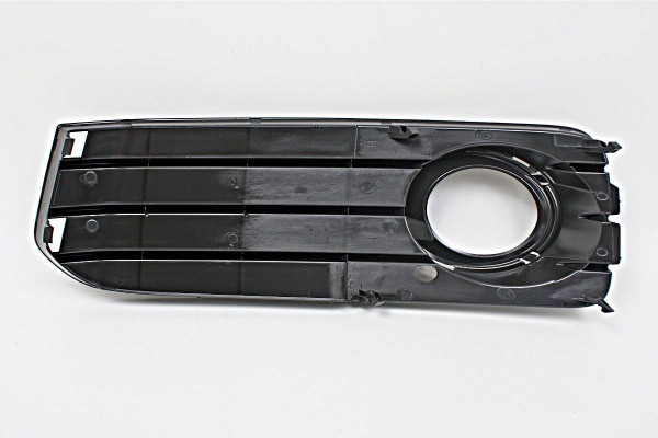 Заглушка (решетка) в бампер передний Audi A5 8T (2007-2016) 00389121