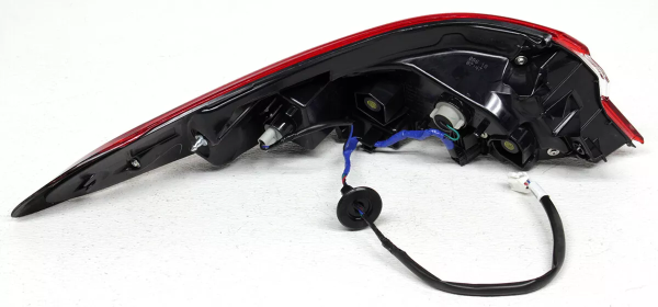 Фонарь задний правый Toyota Camry XV70 (2017-2023) 82640712