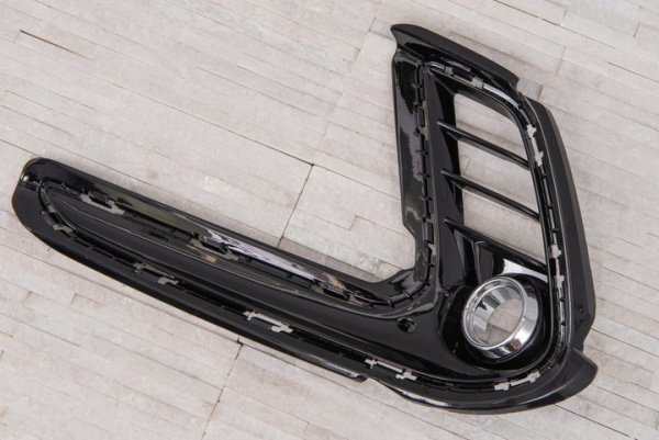 Заглушка (решетка) в бампер передний Hyundai Elantra AD (2016-2024) 3167921