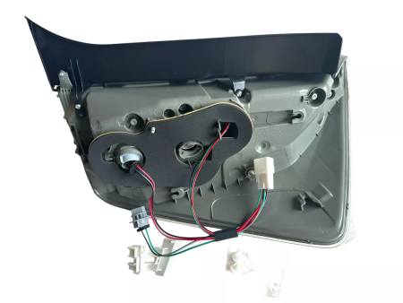 Фонарь задний левый Toyota Prius V (2011-) 81PV0703