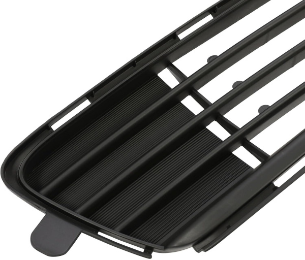 Заглушка (решетка) в бампер передний Toyota Corolla E160 (2012-2018) 81NC9991