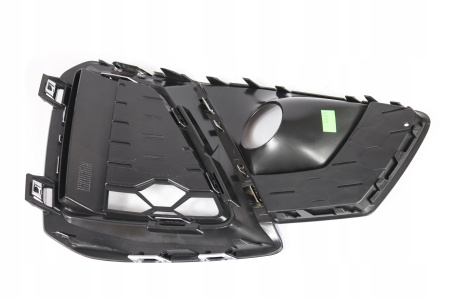 Заглушка (решетка) в бампер передний Audi A4 B9 (2015-) 00439132