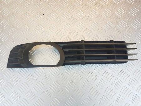 Заглушка (решетка) в бампер передний Audi A8 D3/4E (2002-2010) 0036991