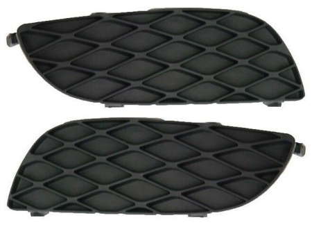 Заглушка (решетка) в бампер передний Toyota Yaris P1 (1999-2005) 8104273