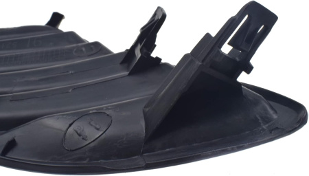 Заглушка (решетка) в бампер передний Toyota Camry XV50 (2011-2017) 82CA995