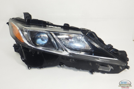 Фара правая Toyota Camry XV70 (2017-2023) 82640136