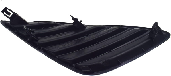 Заглушка (решетка) в бампер передний Toyota Camry XV50 (2011-2017) 82CA995