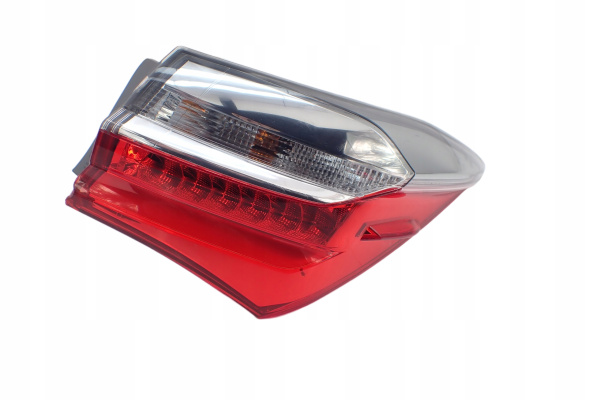 Фонарь задний правый Toyota Corolla E160 (2012-2018) 81CN07110