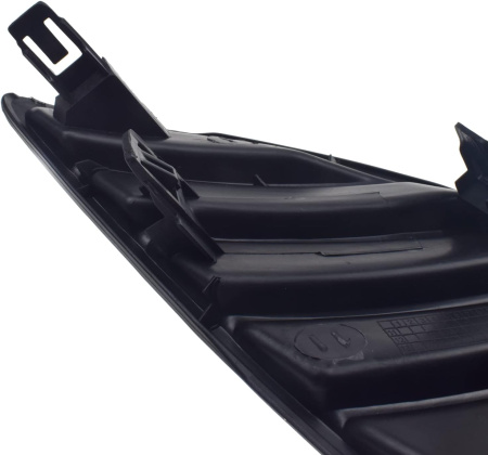 Заглушка (решетка) в бампер передний Toyota Camry XV50 (2011-2017) 82CA995