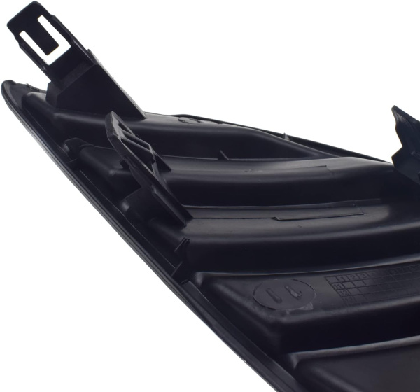 Заглушка (решетка) в бампер передний Toyota Camry XV50 (2011-2017) 82CA995