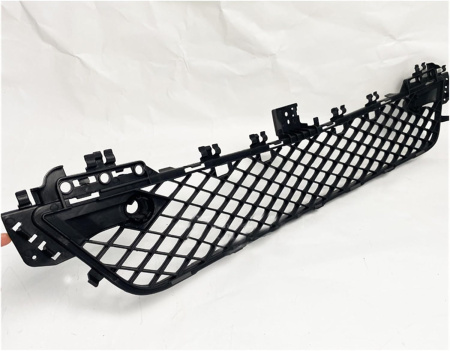 Заглушка (решетка) в бампер передний Mercedes C W204 (2007-2015) 3518996