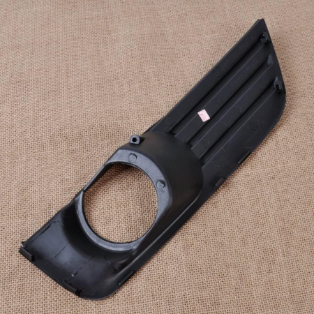 Заглушка (решетка) в бампер передний Ford Focus (2005-2011) 2333996