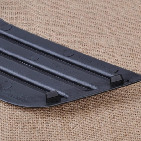 Заглушка (решетка) в бампер передний Ford Focus (2005-2011) 2333996