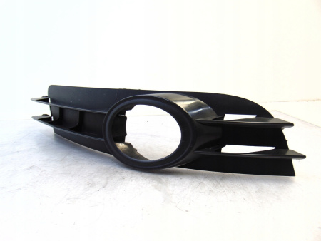 Заглушка (решетка) в бампер передний Audi A6 C6/4F (2004-2011) 0031912